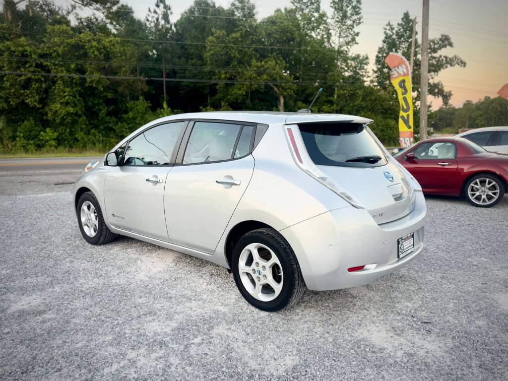 Used 2013 Nissan Leaf SV FWD image 2