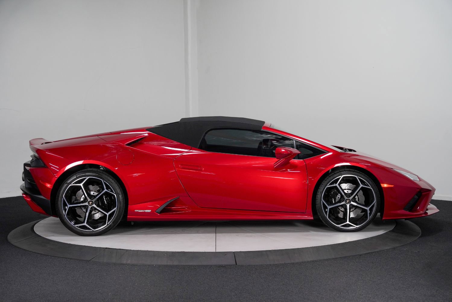 Used 2021 Lamborghini Huracan EVO image 9