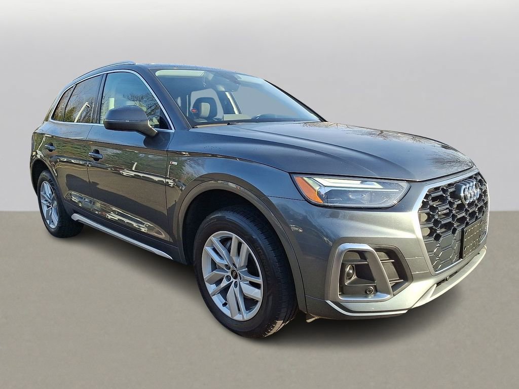 Used 2022 Audi Q5 2.0T Premium w/ Convenience Package image 3