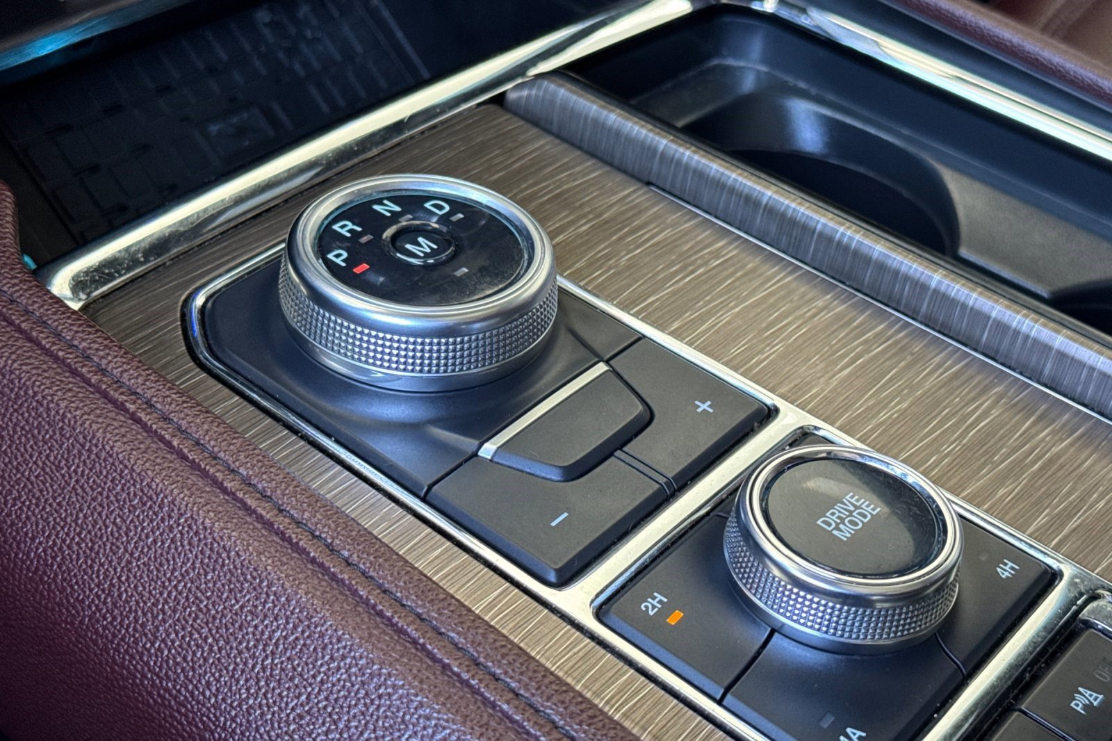 Used 2024 Ford Expedition Limited image 21