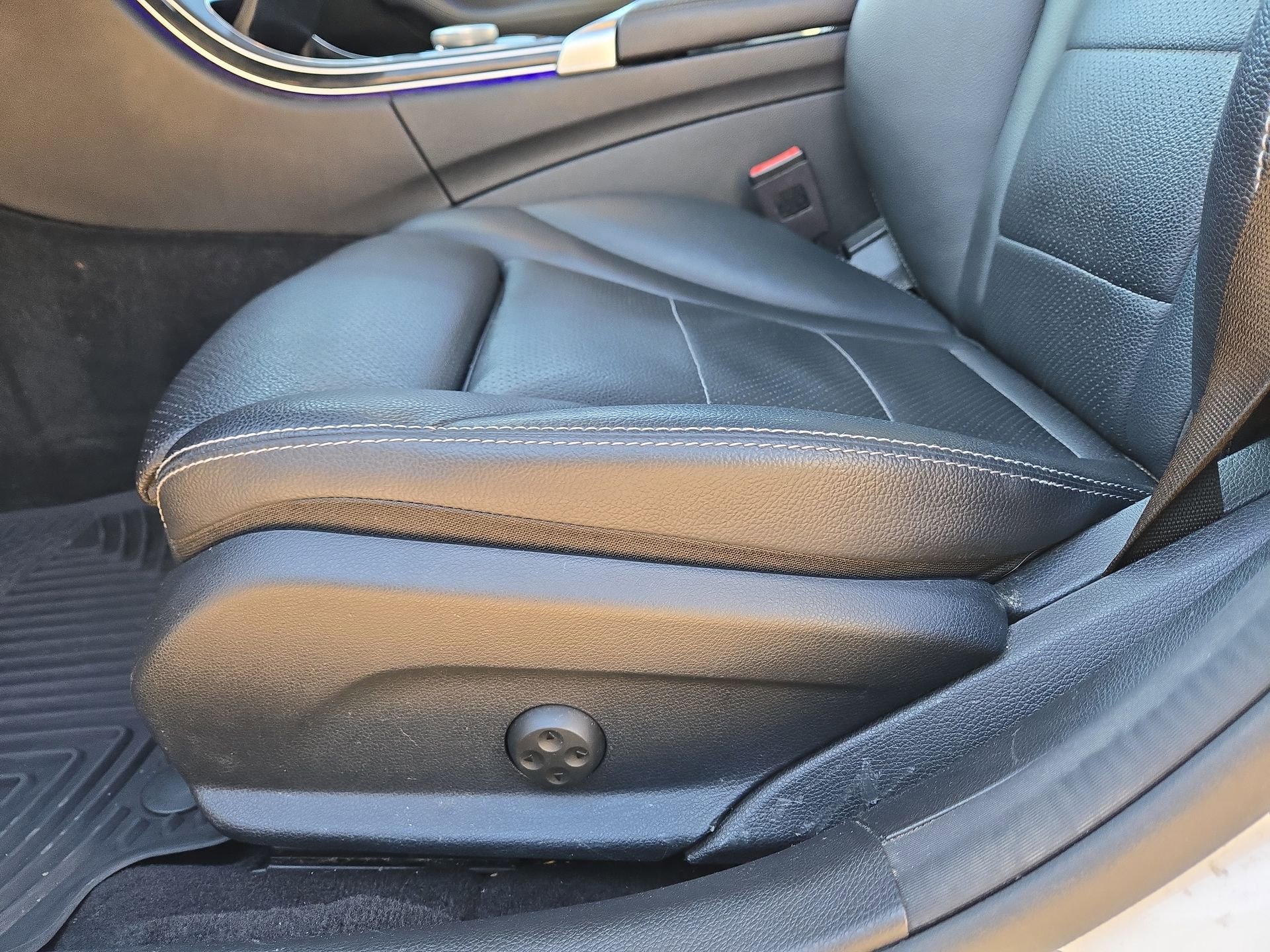 Used 2020 Mercedes-Benz C 300 Sedan image 17