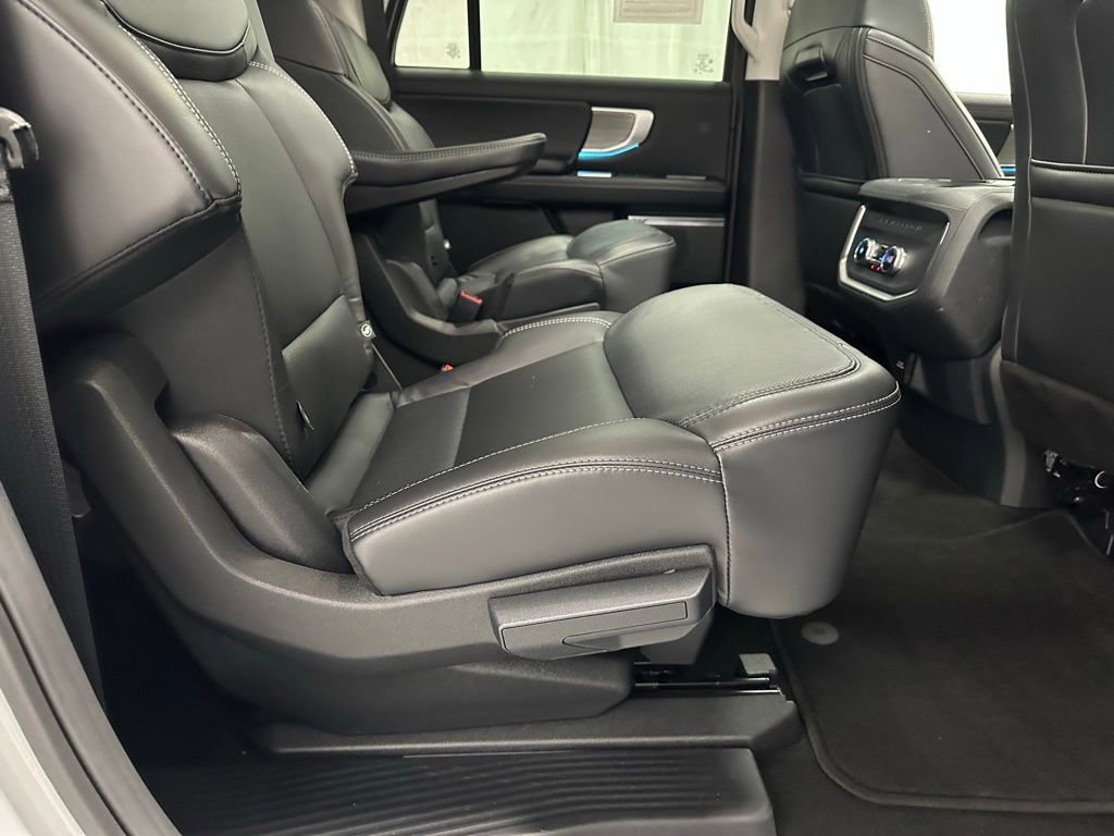 Used 2025 Ford Expedition Max Platinum AWD/4WD image 52