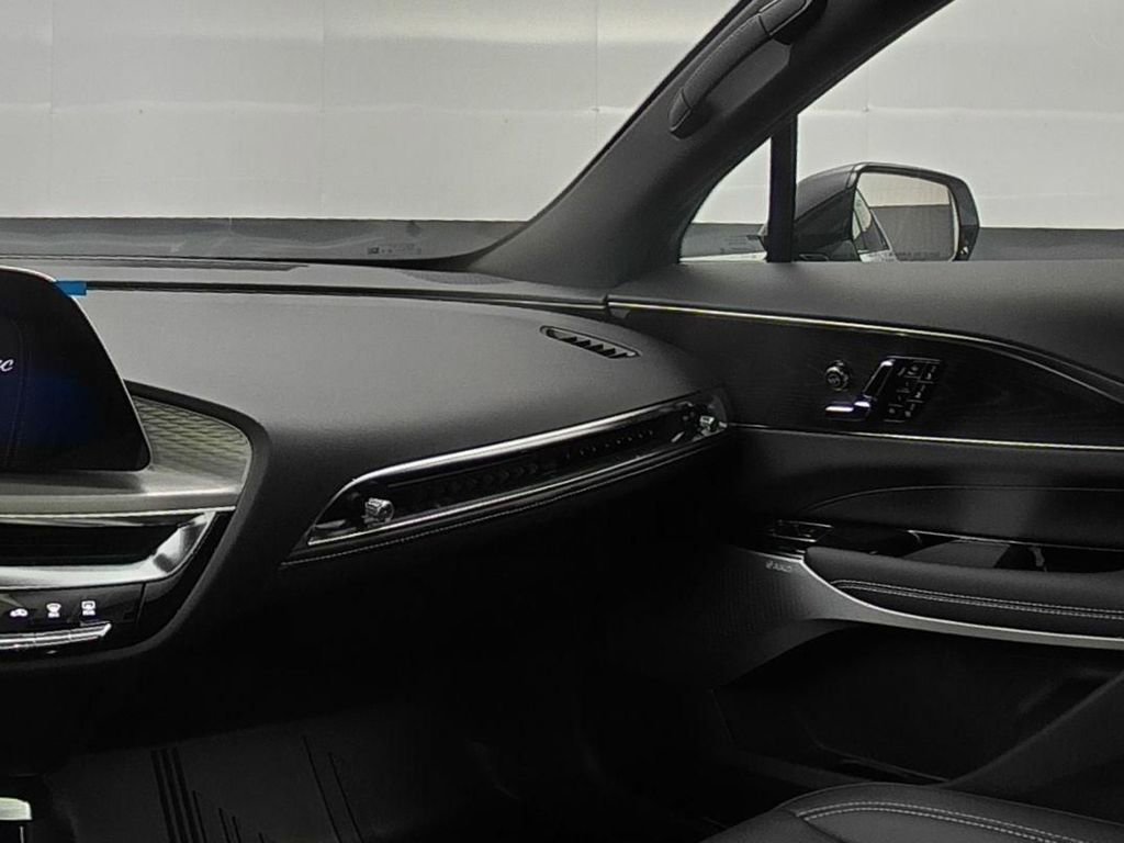 New 2026 Cadillac Lyriq Premium Sport image 39