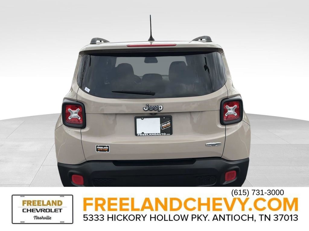Used 2016 Jeep Renegade Latitude image 4
