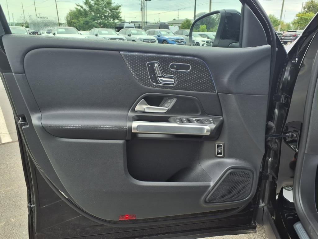 New 2025 Mercedes-Benz GLB 250 4MATIC image 11
