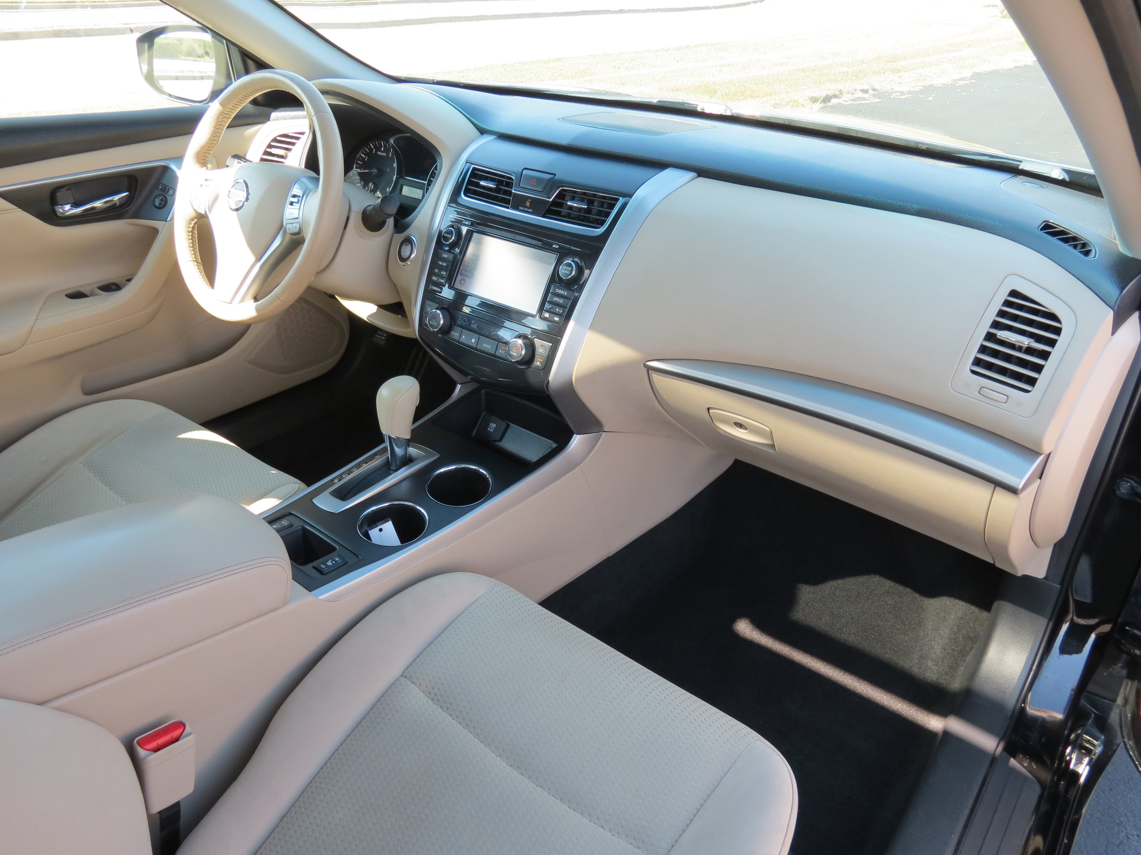 Used 2015 Nissan Altima 2.5 SV w/ Convenience Package image 35