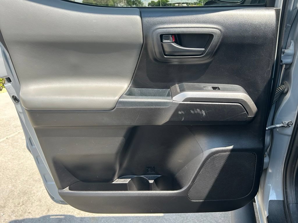 Used 2020 Toyota Tacoma SR5 AWD/4WD image 23