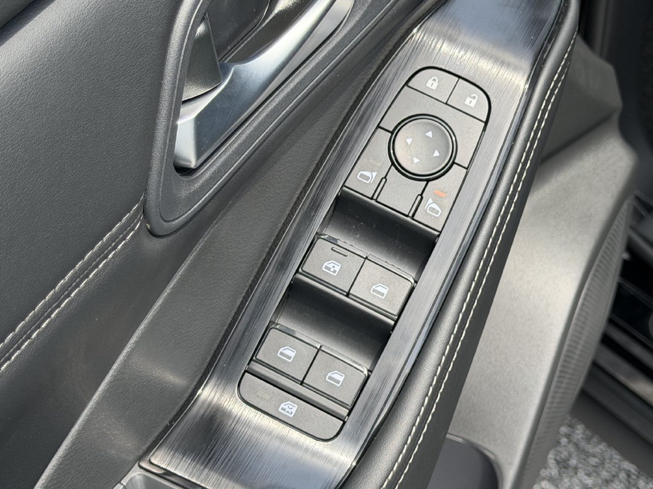 New 2026 Nissan Rogue Dark Armor FWD image 18