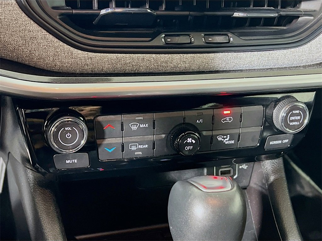 Used 2024 Jeep Compass Latitude image 15