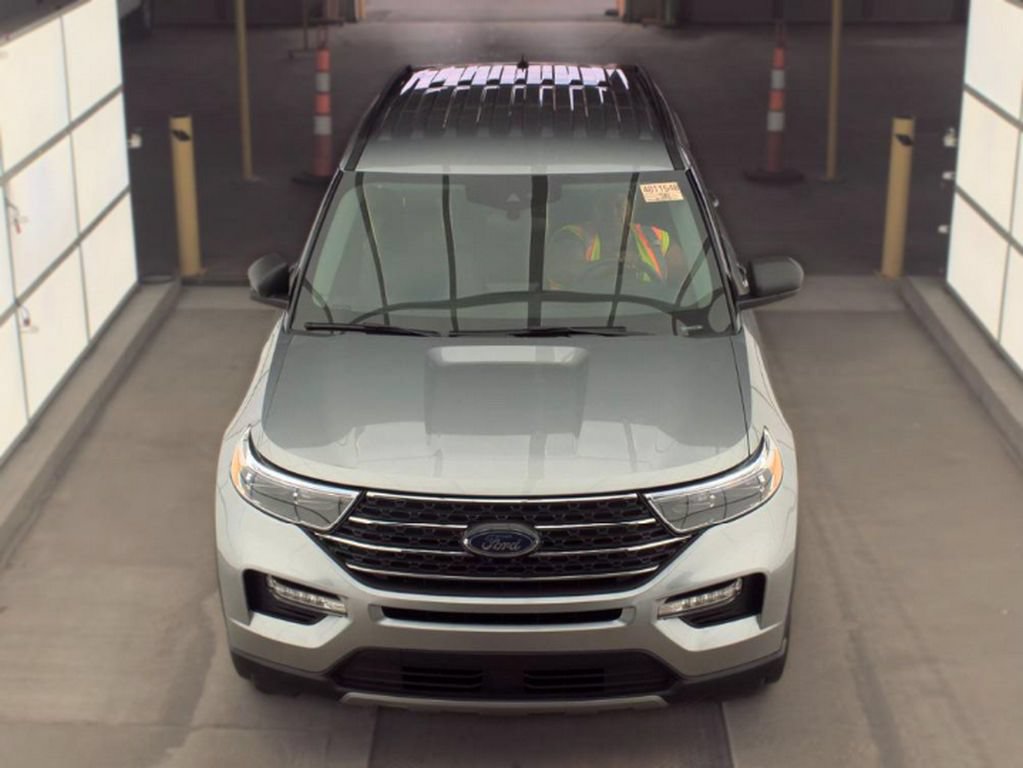 Used 2024 Ford Explorer XLT w/ Equipment Group 202A AWD/4WD image 3