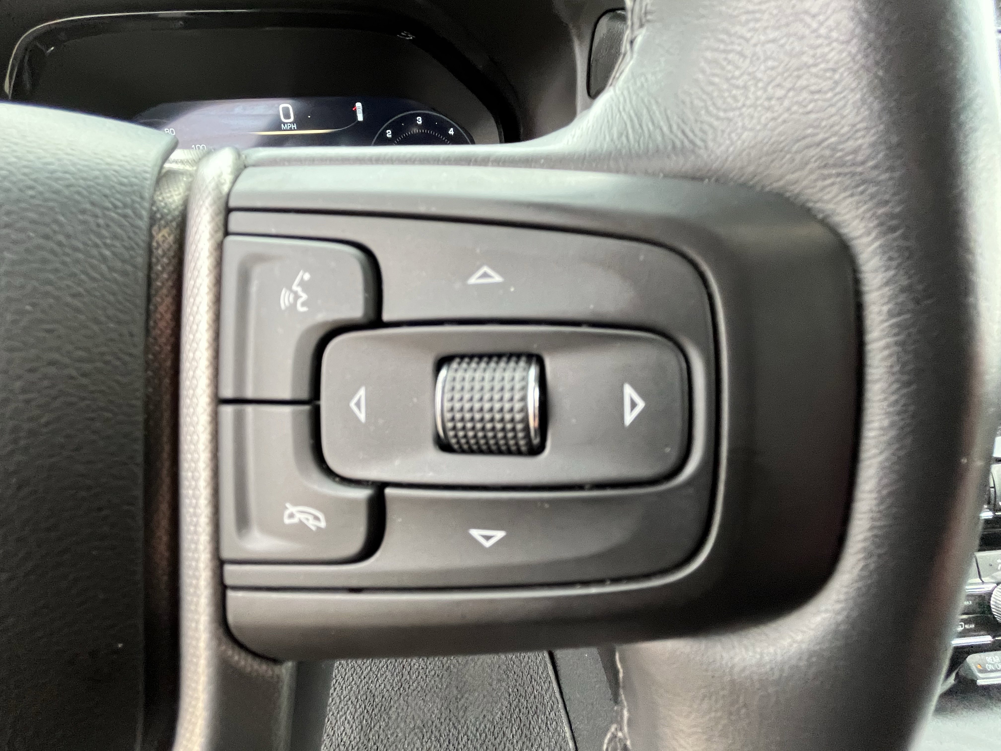 Used 2024 GMC Yukon XL Denali w/ Advanced Technology Package image 21