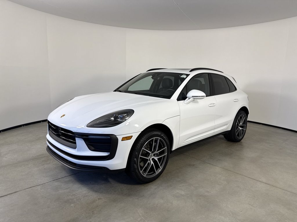 Certified 2025 Porsche Macan AWD/4WD image 1