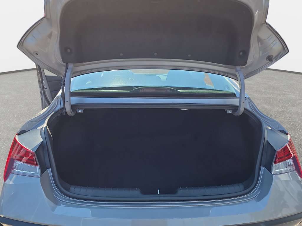 Used 2024 Hyundai Elantra Limited FWD image 10