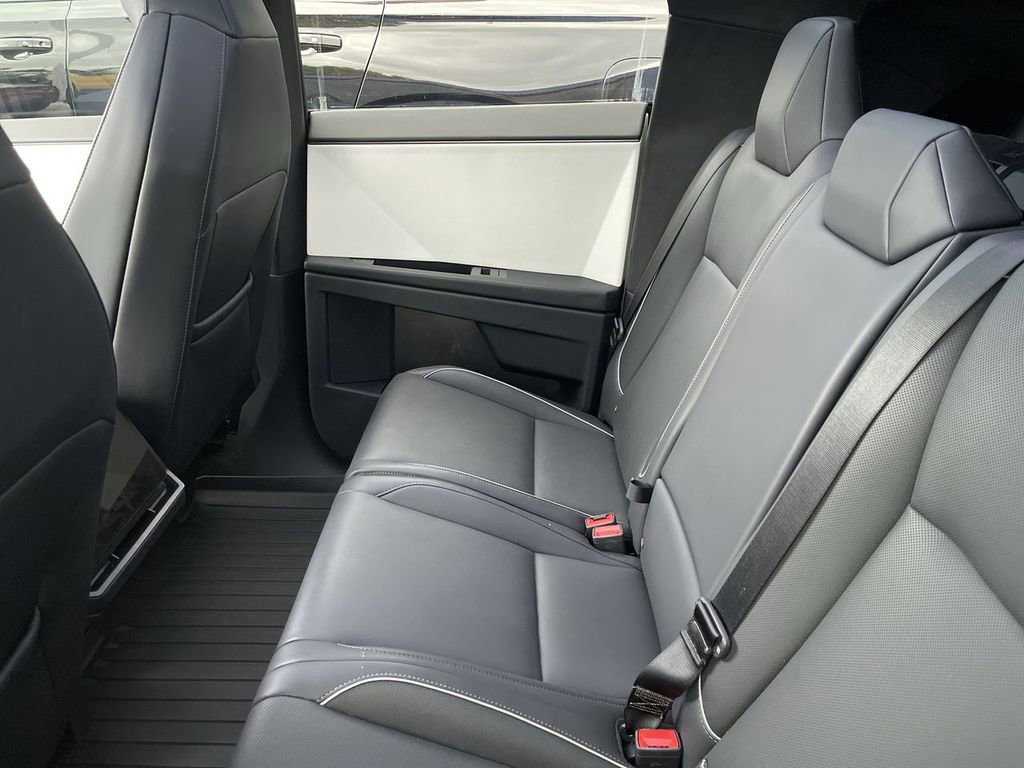 Used 2024 Tesla Cybertruck AWD Crew Cab image 5