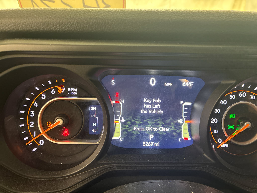 Used 2025 Jeep Gladiator Sport AWD/4WD image 15
