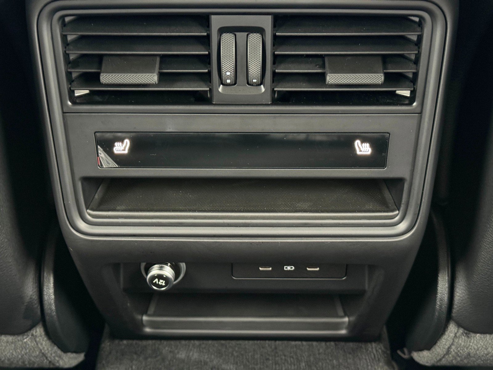 Used 2024 Porsche Cayenne w/ Premium Package image 36