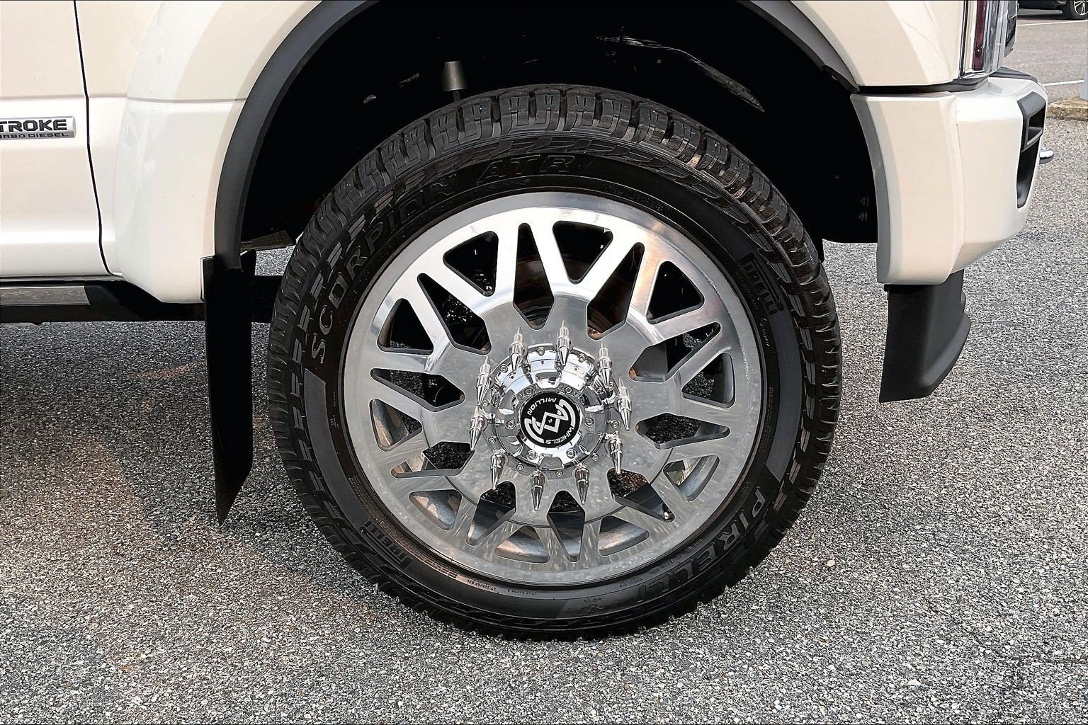 Used 2022 Ford F450 Platinum w/ FX4 Off-Road Package AWD/4WD image 9