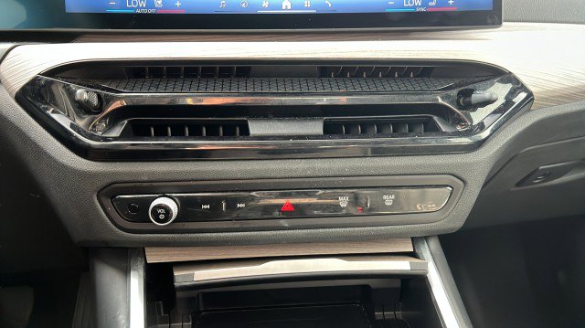 Used 2025 BMW 330i Sedan image 26