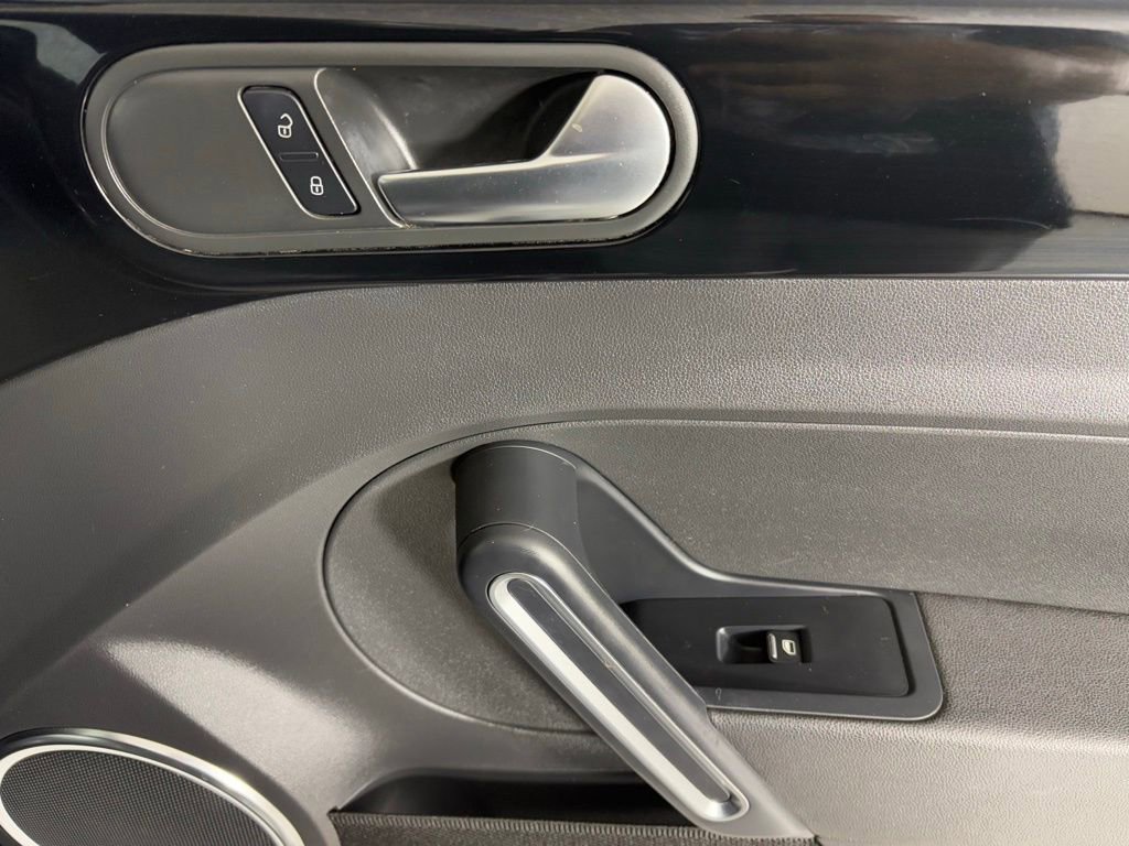 Used 2013 Volkswagen Beetle 2.5 Fender image 10