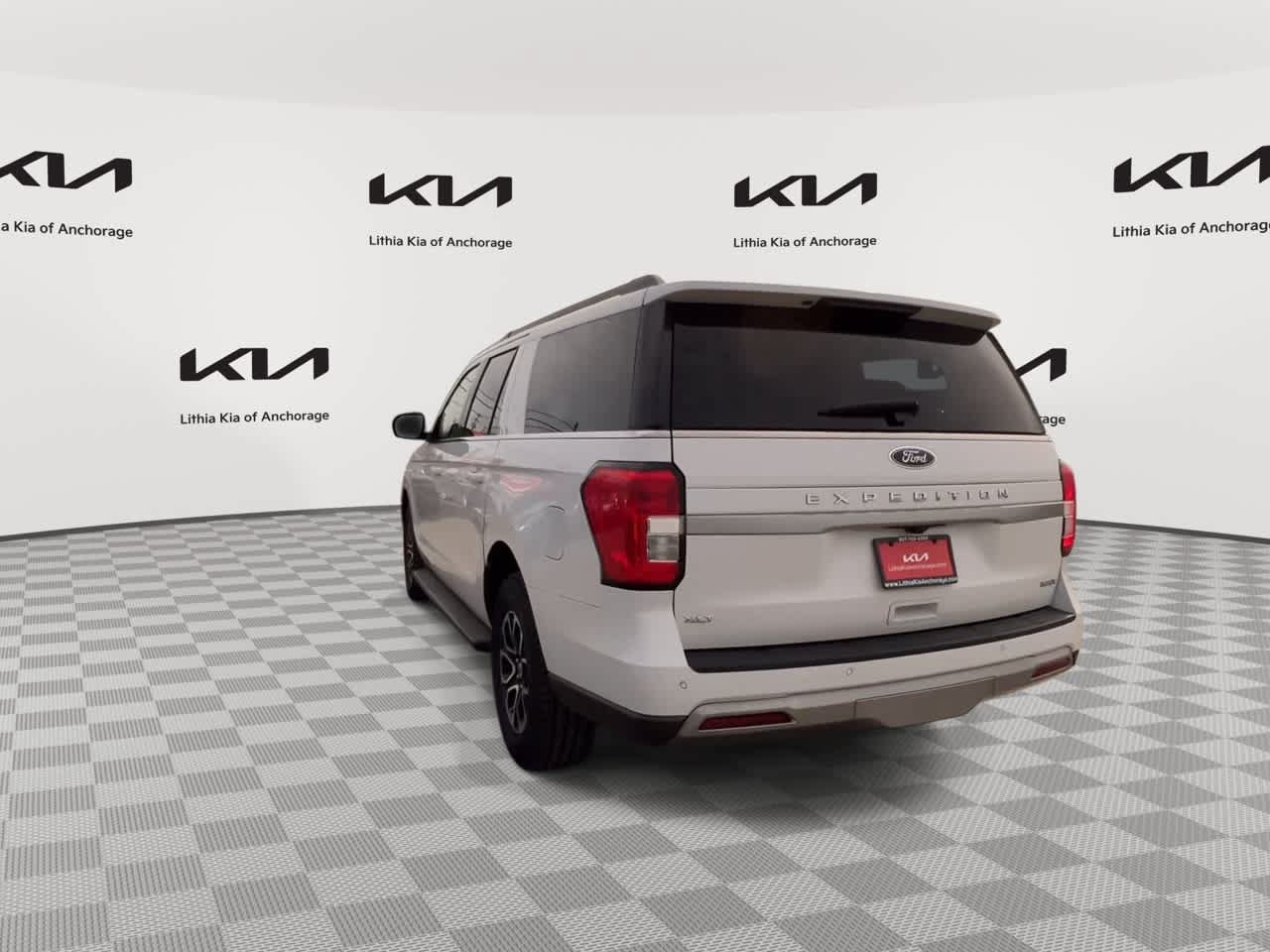 Used 2024 Ford Expedition Max XLT AWD/4WD image 7