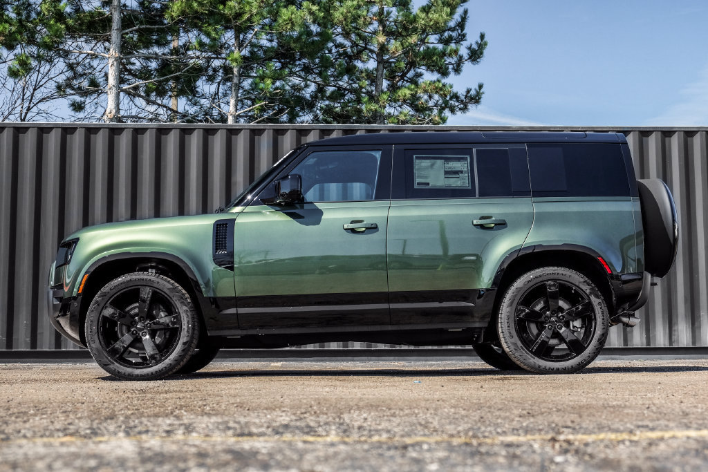 New 2026 Land Rover Defender 110 X-Dynamic SE AWD/4WD image 3