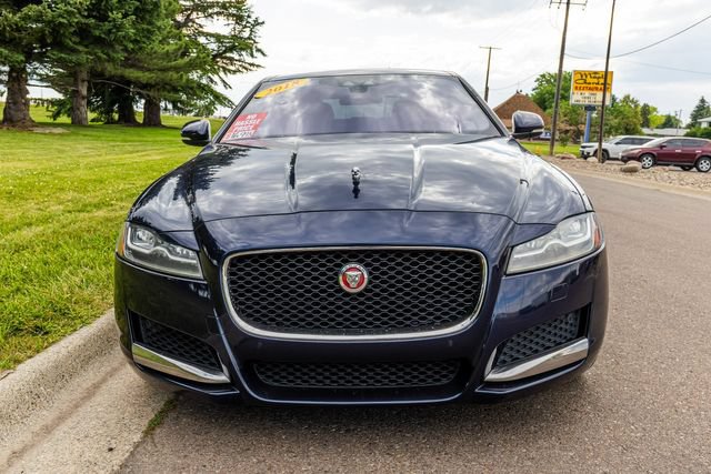 Used 2018 Jaguar XF Premium AWD/4WD image 2