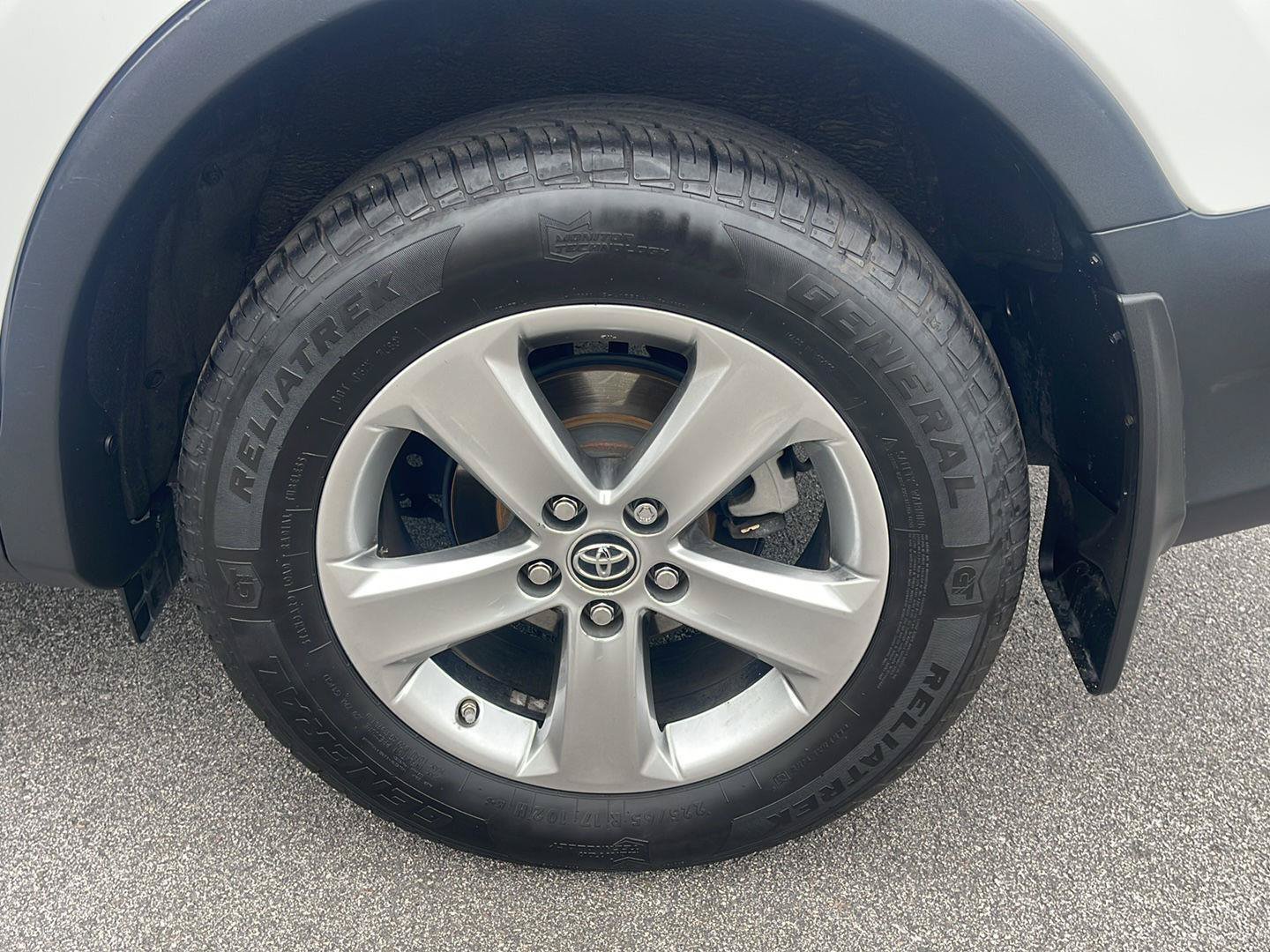 Used 2015 Toyota RAV4 XLE AWD/4WD image 12
