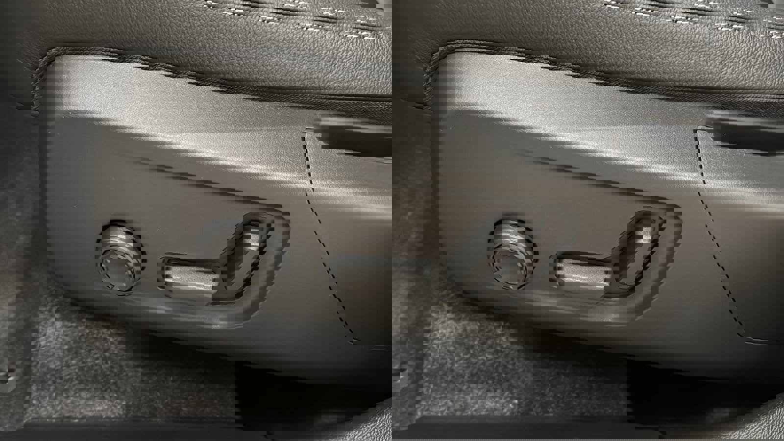 Used 2026 Volvo XC40 B5 Plus w/ Protection Package Premier AWD/4WD image 24