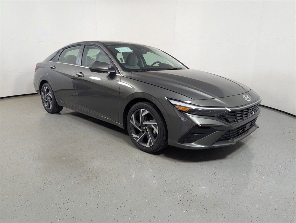 Used 2025 Hyundai Elantra Limited