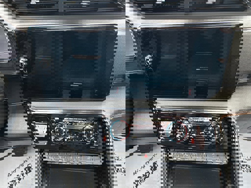 Used 2025 GMC Sierra 2500 AT4 image 19