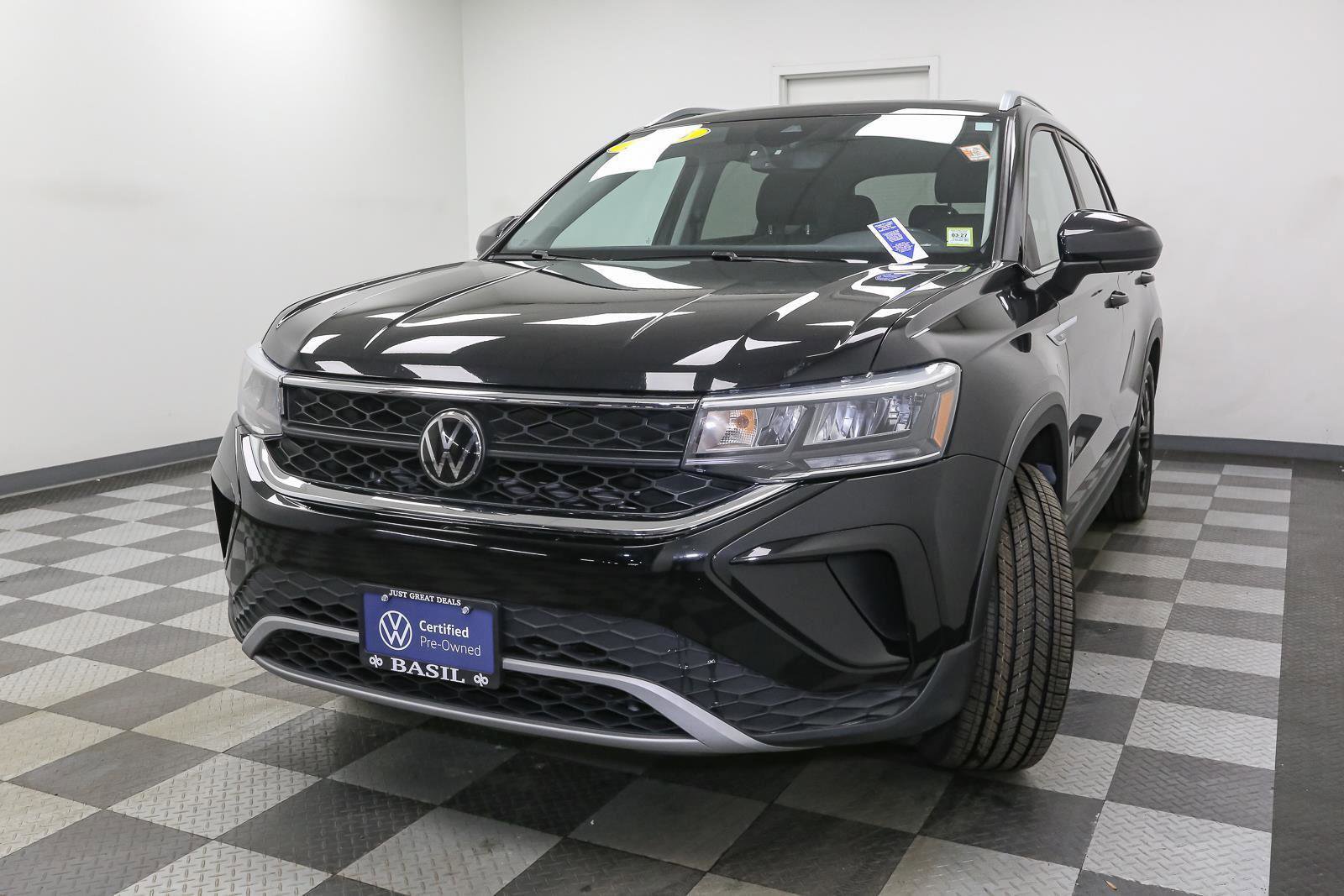 Certified 2023 Volkswagen Taos SE w/ Panoramic Sunroof Package AWD/4WD image 5