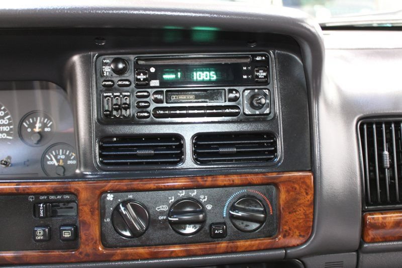 Used 1997 Jeep Grand Cherokee Laredo AWD/4WD image 28