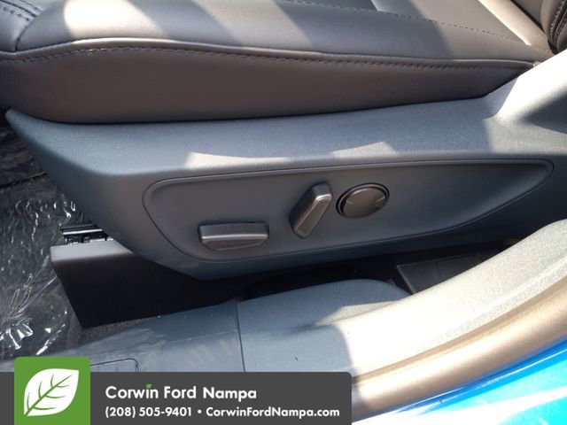 New 2025 Ford Maverick Lariat w/ Black Appearance Package image 12