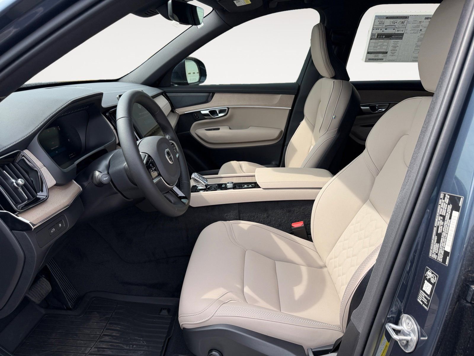 New 2026 Volvo XC90 T8 Plus w/ Protection Package Premier AWD/4WD image 9