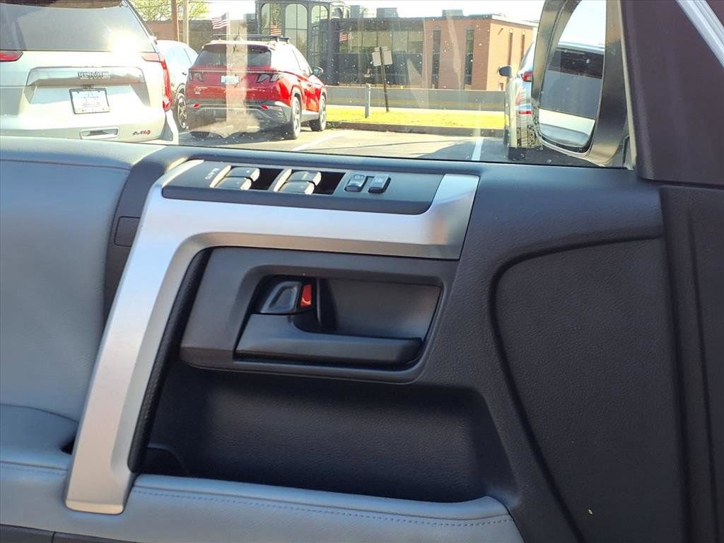 Used 2013 Toyota 4Runner SR5 w/ Premium Pkg image 19