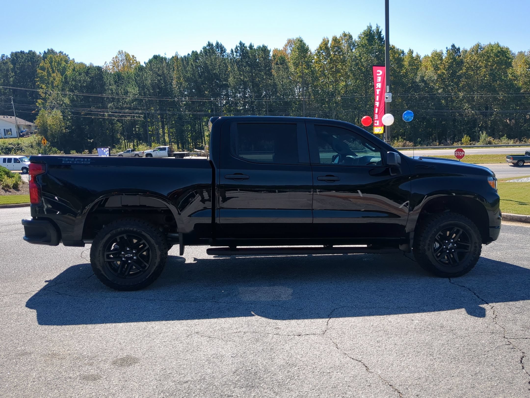 Used 2025 Chevrolet Silverado 1500 Custom Trail Boss w/ Midnight Edition AWD/4WD image 4