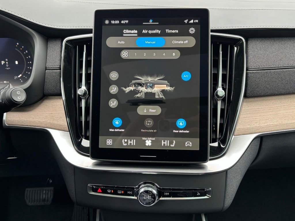 New 2026 Volvo XC90 B6 Plus w/ Protection Package AWD/4WD image 14