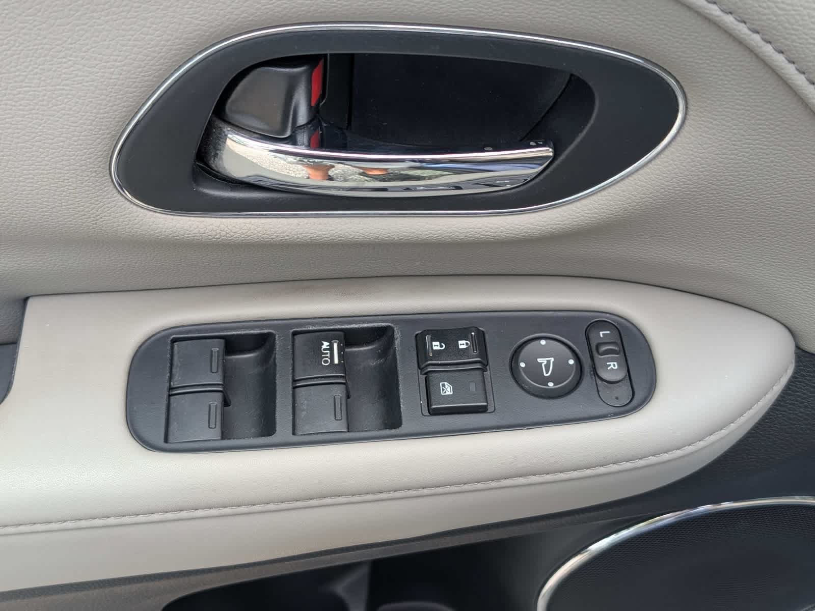 Used 2016 Honda HR-V EX-L image 18