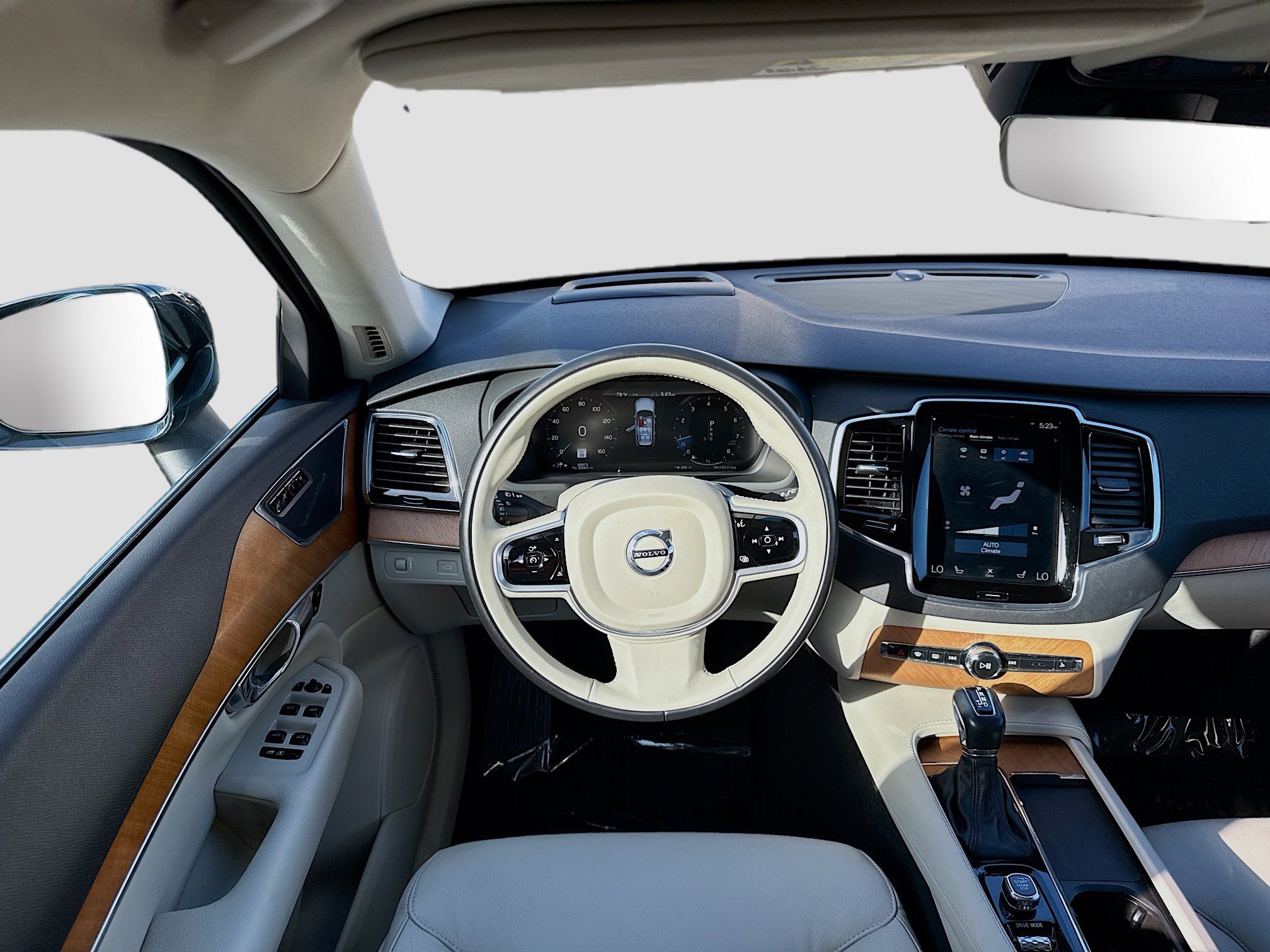 Used 2021 Volvo XC90 T6 Momentum w/ Advanced Package image 21