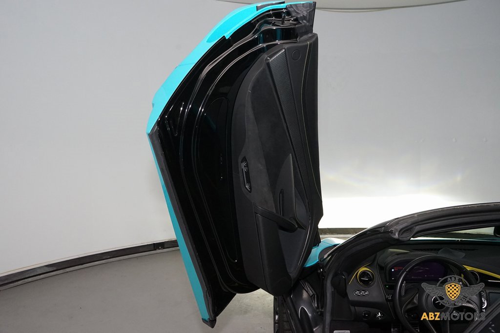 Used 2022 McLaren 720S Spider image 13