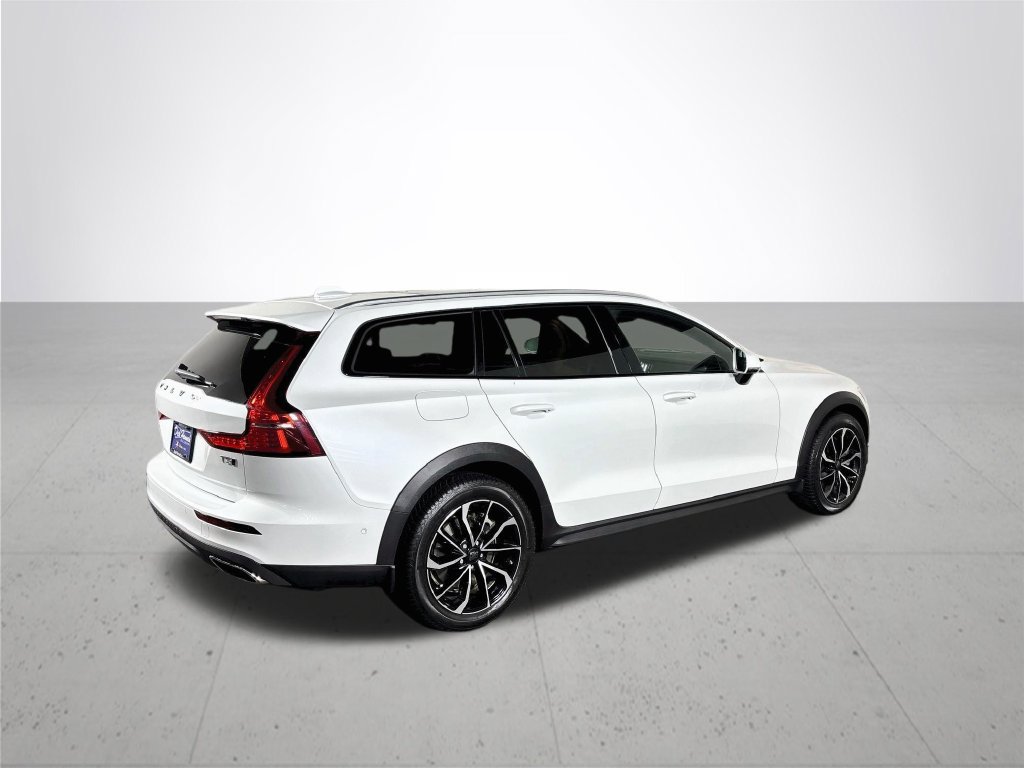 Used 2020 Volvo V60 T5 Cross Country AWD/4WD image 6