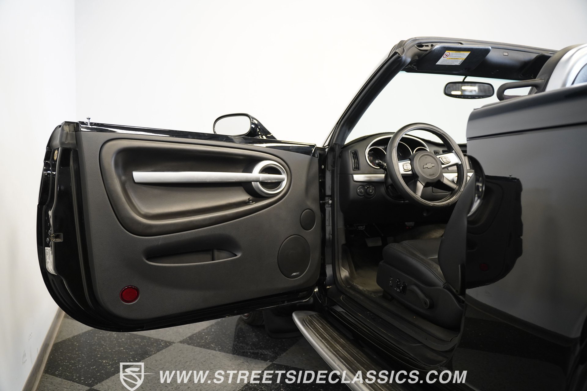 Used 2004 Chevrolet SSR w/ Preferred Equipment Group image 39