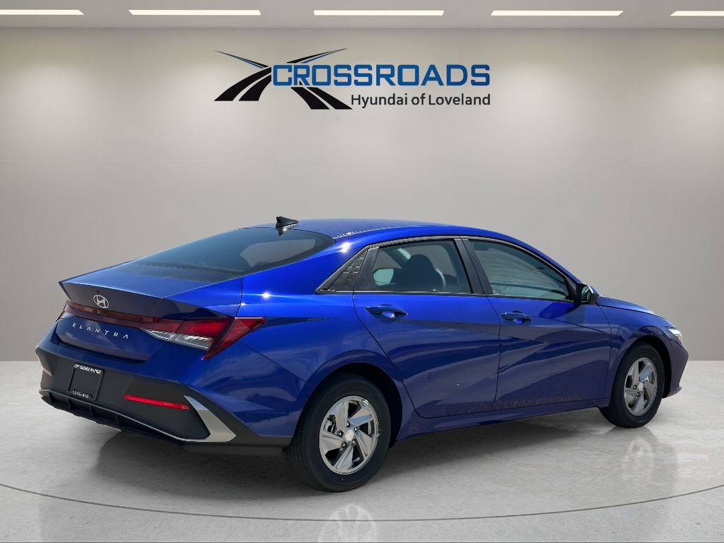 Used 2025 Hyundai Elantra SE w/ Cargo Package image 4
