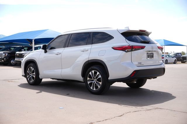 Used 2023 Toyota Highlander XLE image 6