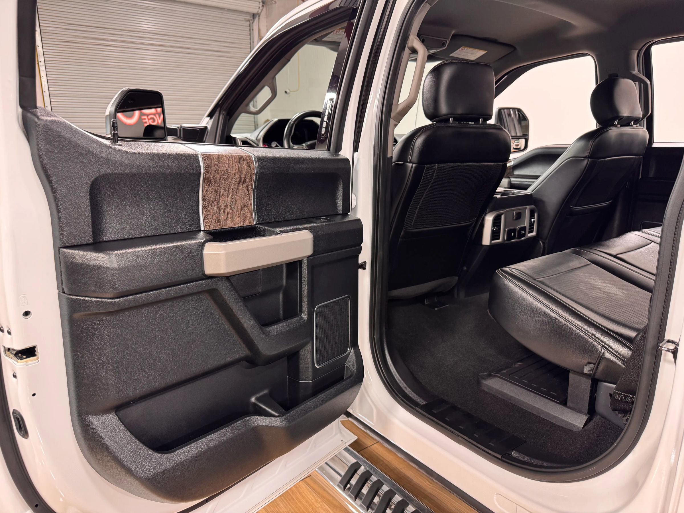 Used 2019 Ford F250 Lariat w/ Lariat Value Package AWD/4WD image 16