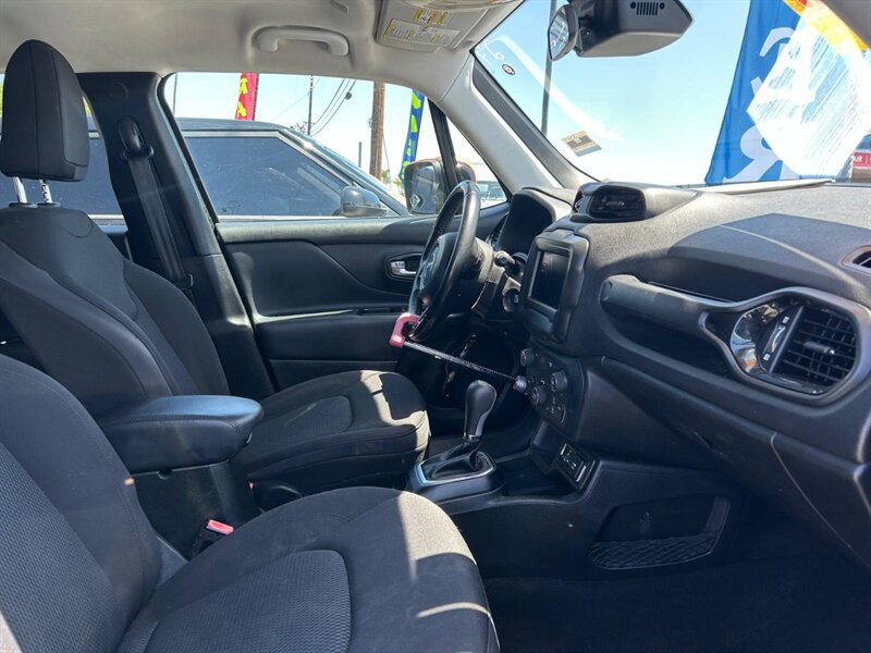 Used 2018 Jeep Renegade Altitude FWD image 21