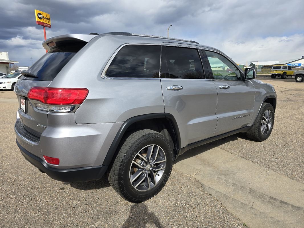 Used 2017 Jeep Grand Cherokee Limited w/ Luxury Group II image 4