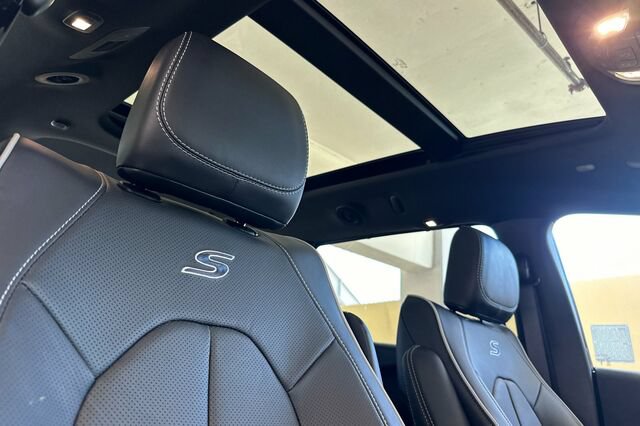 New 2025 Chrysler Pacifica Limited AWD/4WD image 13