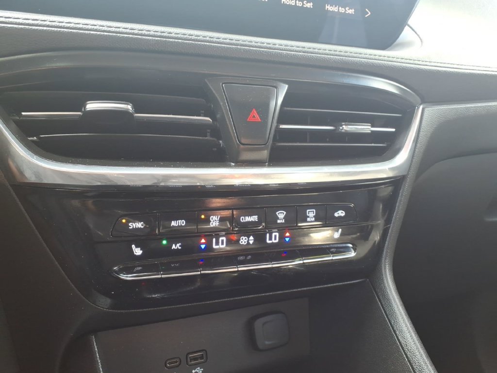 Used 2024 Buick Encore GX Avenir w/ Avenir Convenience Package AWD/4WD image 19