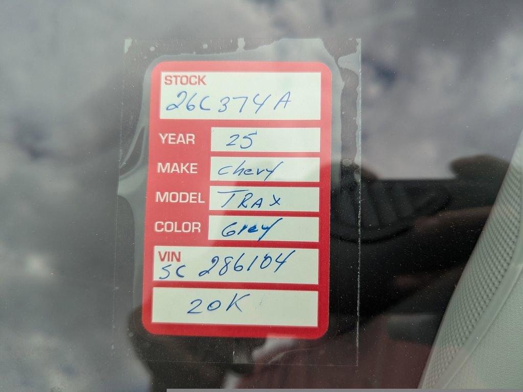 Used 2025 Chevrolet Trax LT image 12